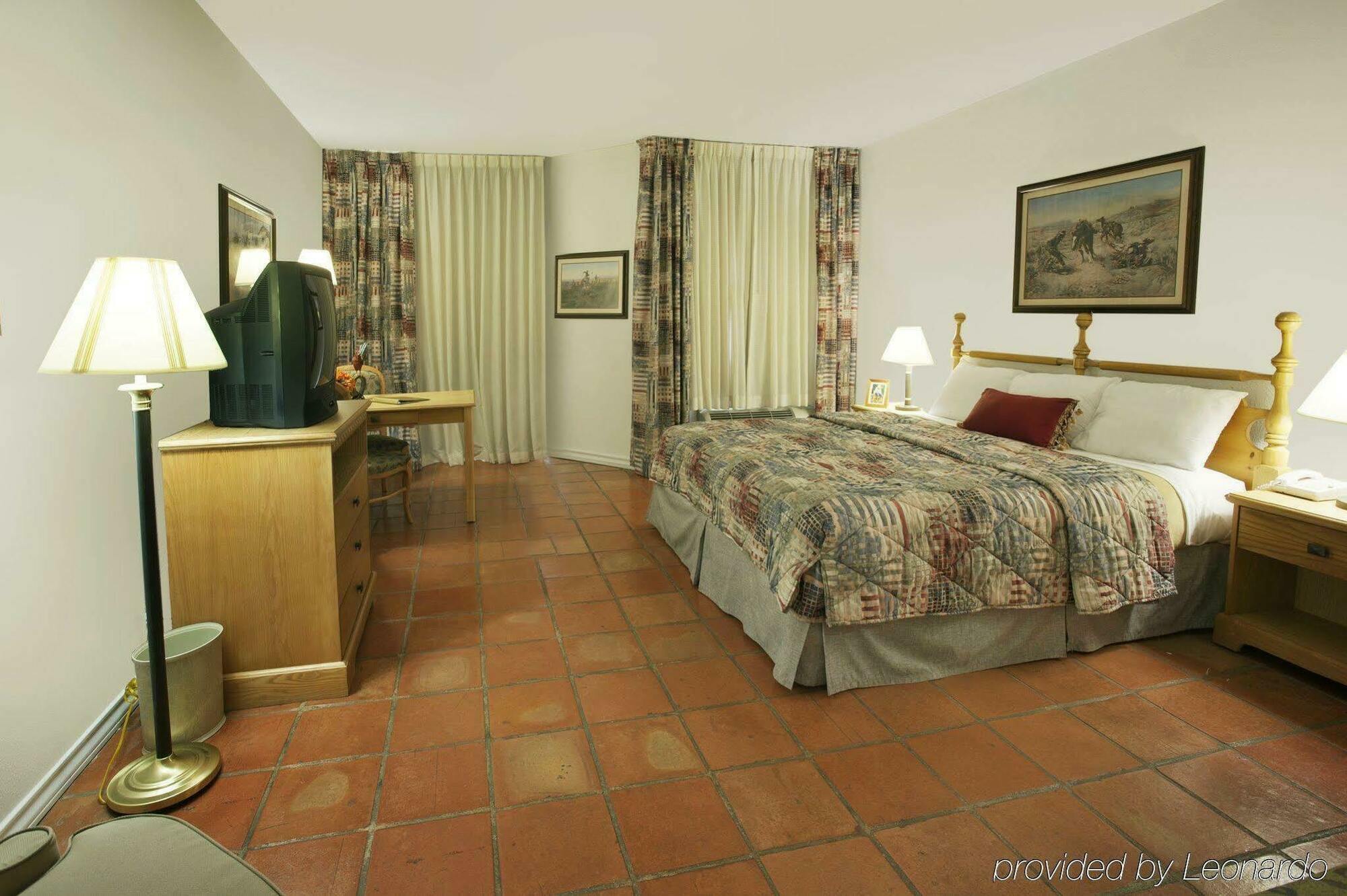 Y O Ranch Hotel And Conference Center Кервилл Экстерьер фото
